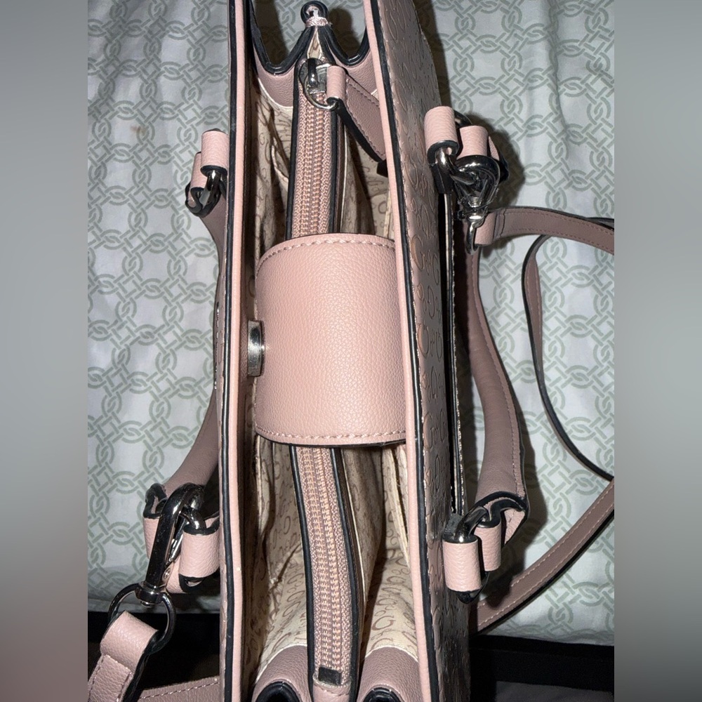 💕Final price 💕Guess Blush Pink Monogram Tote with removable strap & silver - Picture 6 of 16